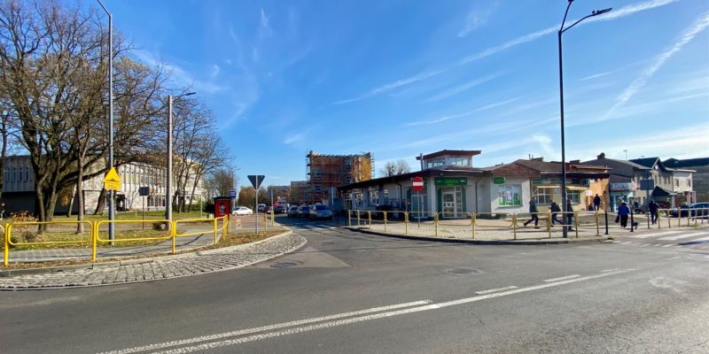 Podpisano umowę na przebudowę skrzyżowania ulic Bławatkowej i Stolarzowickiej