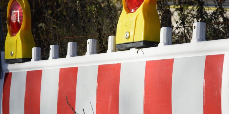 Utrudnienia drogowe na ulicy Konstytucji w Bytomiu – Karbiu