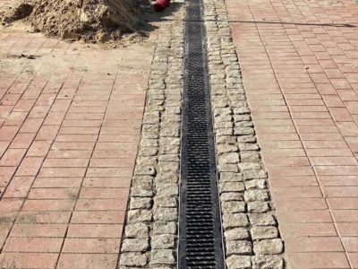 Trwają naprawcze prace na płycie Rynku w Bytomiu