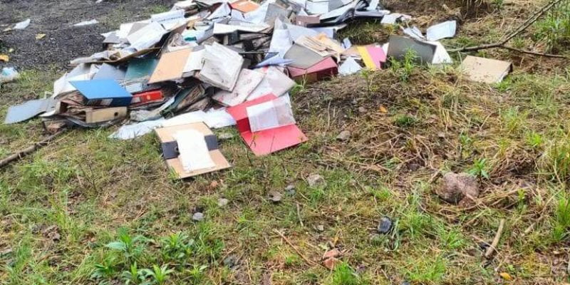 Poufne dane zostawione na miechowickim śmietniku