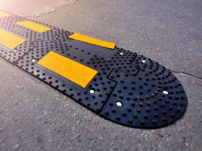 Dlaczego warto instalować progi zwalniające?