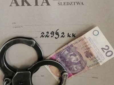 Pijany mężczyzna chciał przekupić policjantów ze Stroszka