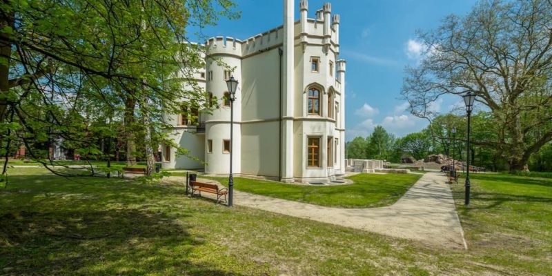 Program sierpniowych imprezy w miechowickim pałacu