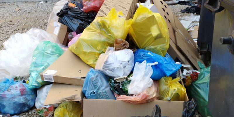 Śmieciowy problem mieszkańców i przedsiębiorców przy ulicy Dworcowej