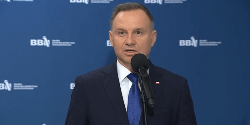 Nie róbmy zapasów, nie panikujmy. Duda: "Nic nie wskazuje na to, że był to intencjonalny atak na Polskę"