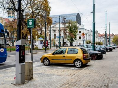 Przebudowano chodnik i parkingi na ulicy Moniuszki w Bytomiu