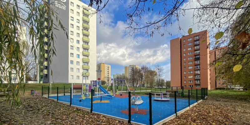 Plac zabaw przy ulicy Grota-Roweckiego już gotowy